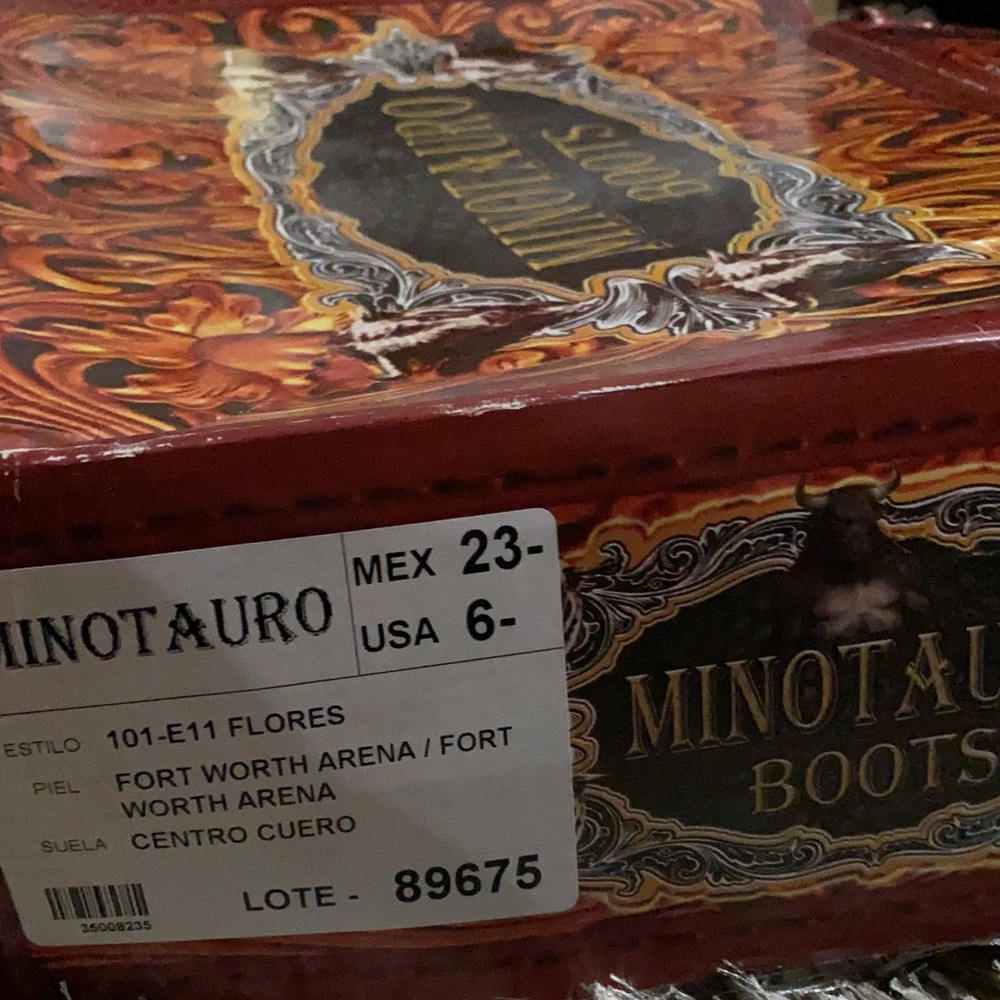 Beautiful Brand new cowgirl boots Minotauro size 6